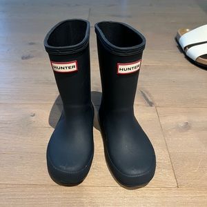 Kids' Hunter First classic rain boots in Size K8 Navy